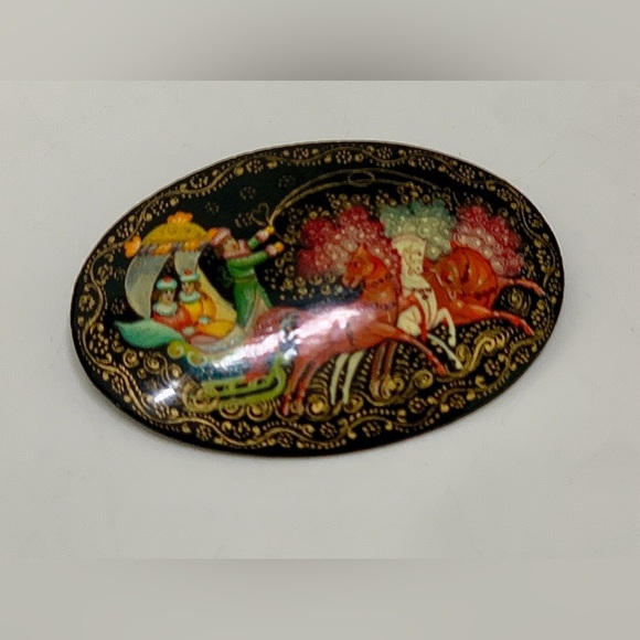 Vtg Soviet Era Russian Artist Signed Hand Painted Lacquer Pinback Brooch - Picture 11 of 11